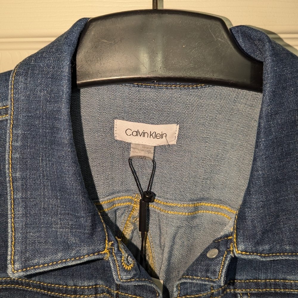 Calvin Klein cropped denim jacket - Picture 2 of 10